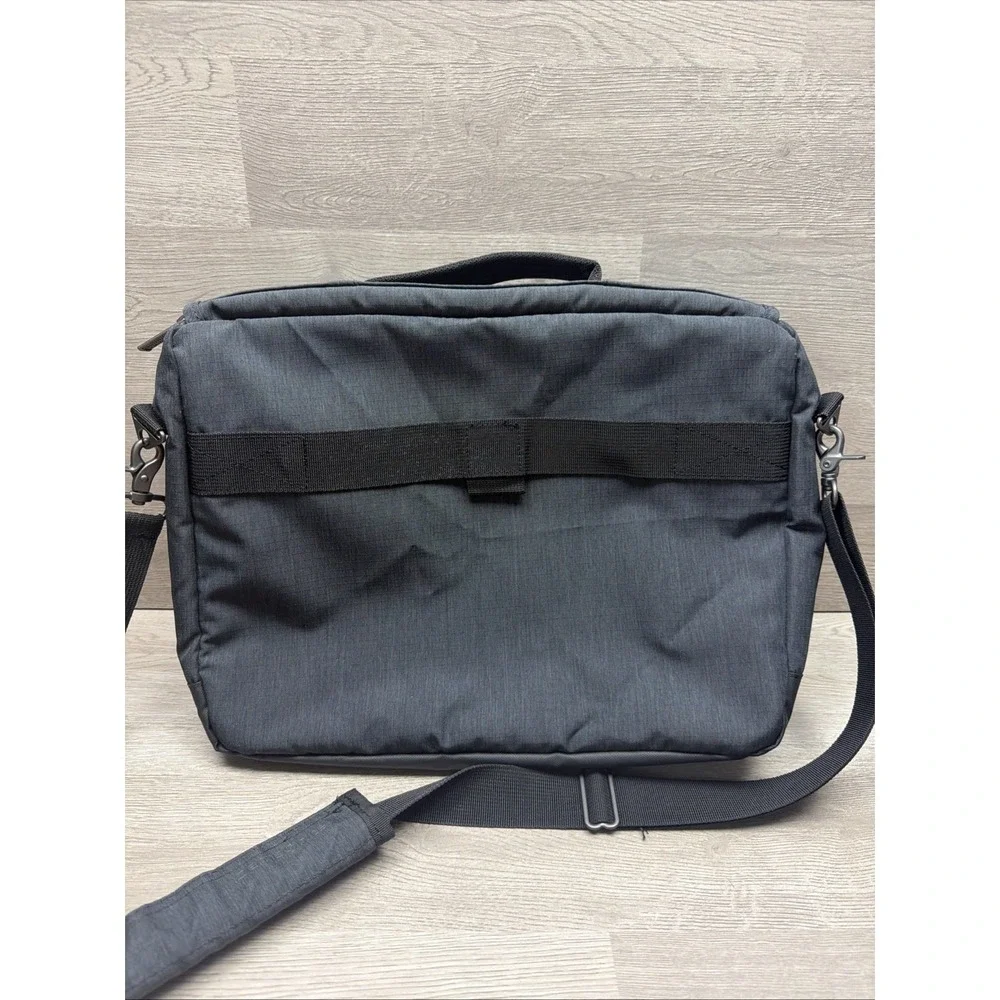 Samsonite Modern Utility Messenger Bag‎ Laptop, Black Sleek Design Dividers